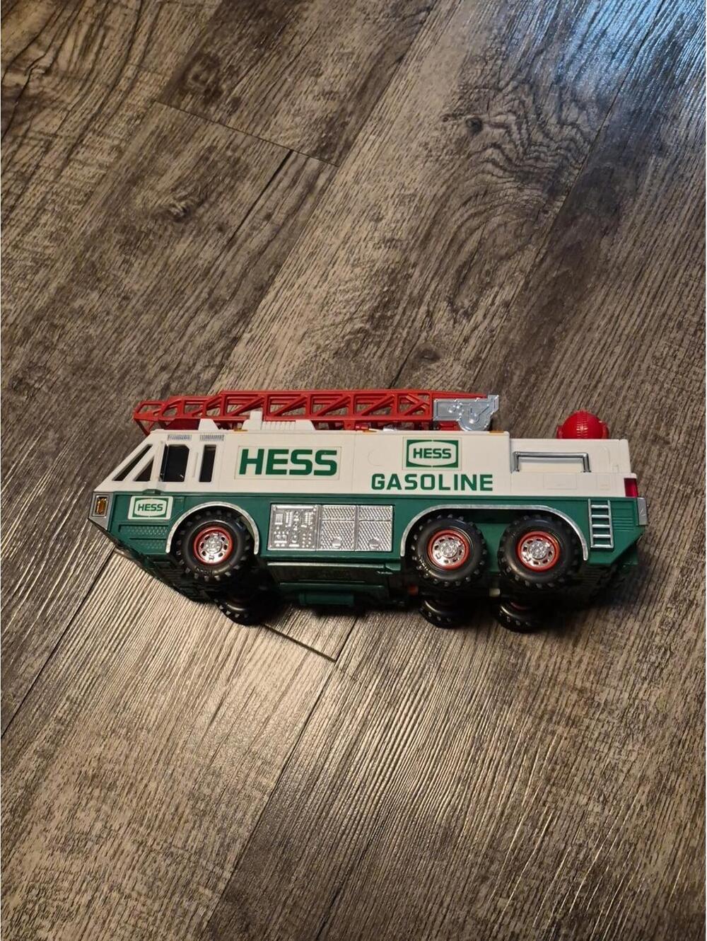 Hess-Firetruck-including-moveable Light-Moving Ladder